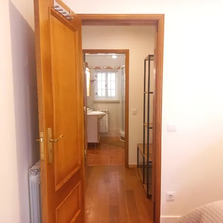 Cozy Private Room In Nazare - Independent Entrance - No Sharing Areas ゲストハウス